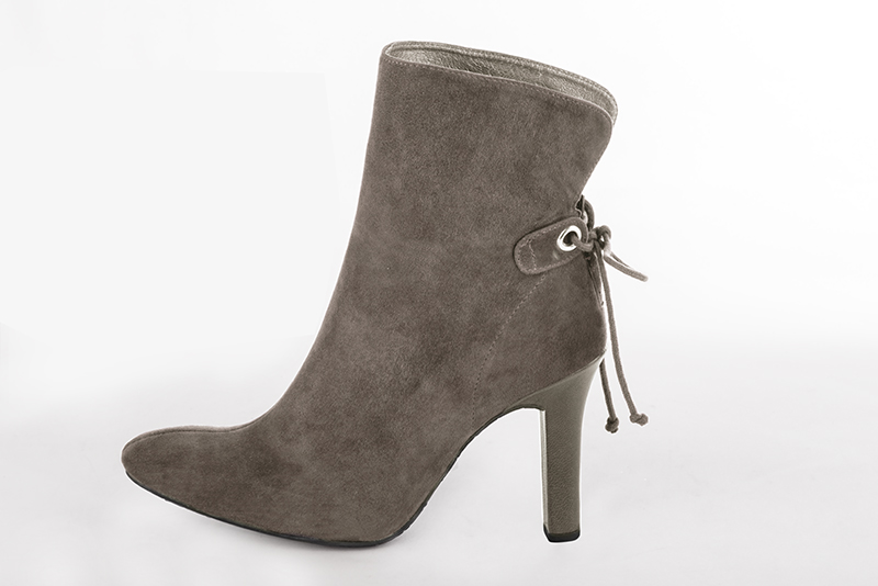 Women's taupe brown elegant ankle boots, with laces at the back. Round toe. High kitten heels - Profile view
